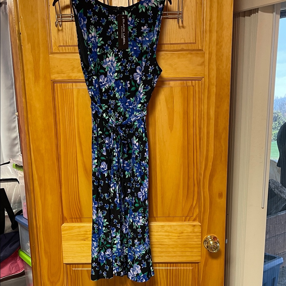 Size 16, cornflower/black combo women’s dress, NWT, ties at waist, zipper back